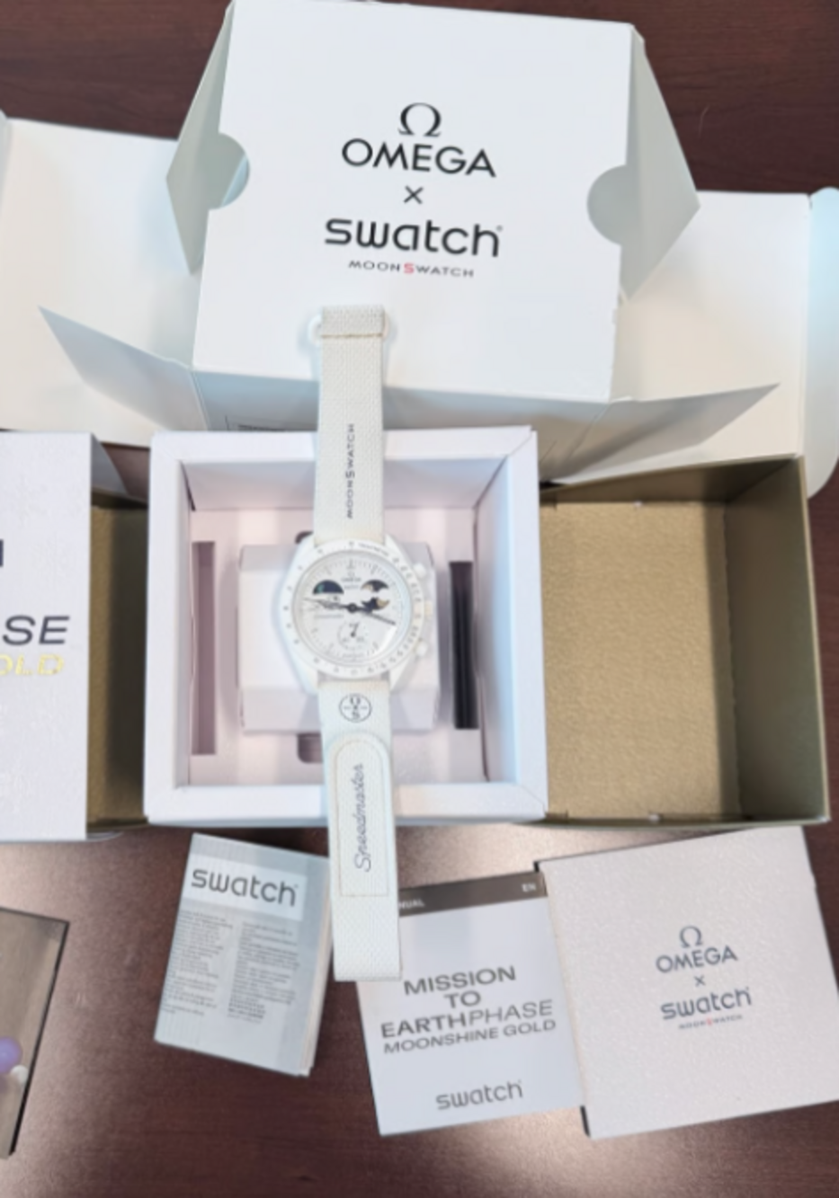 Swatch x Omega MISSION TO EARTHPHASE MOONSHINE GOLD Snoopy Moon MSO33W701L